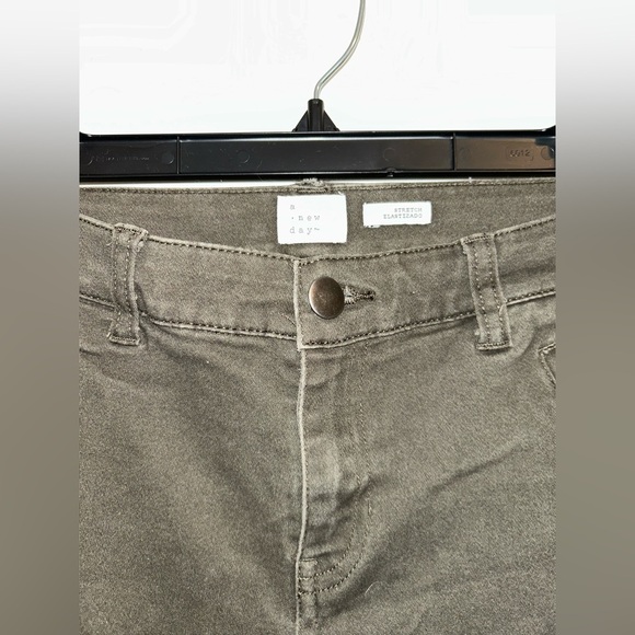 A new day army green, high-rise stretch, skinny pants - Picture 3 of 5